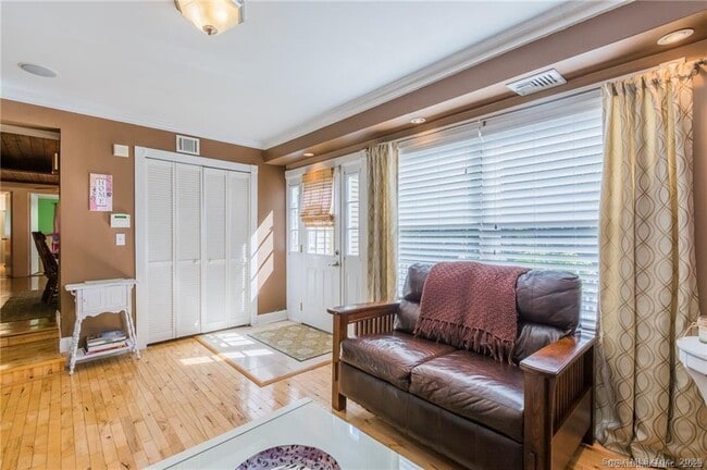 Photo - 351 W Mountain Rd