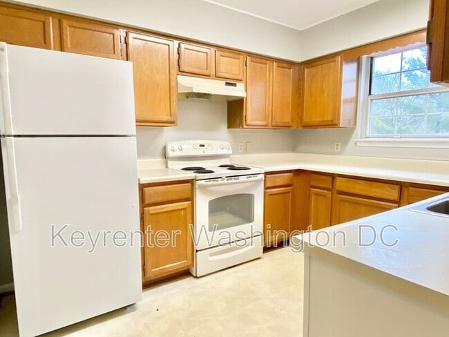 Photo - 18231 Fox Chase Cir