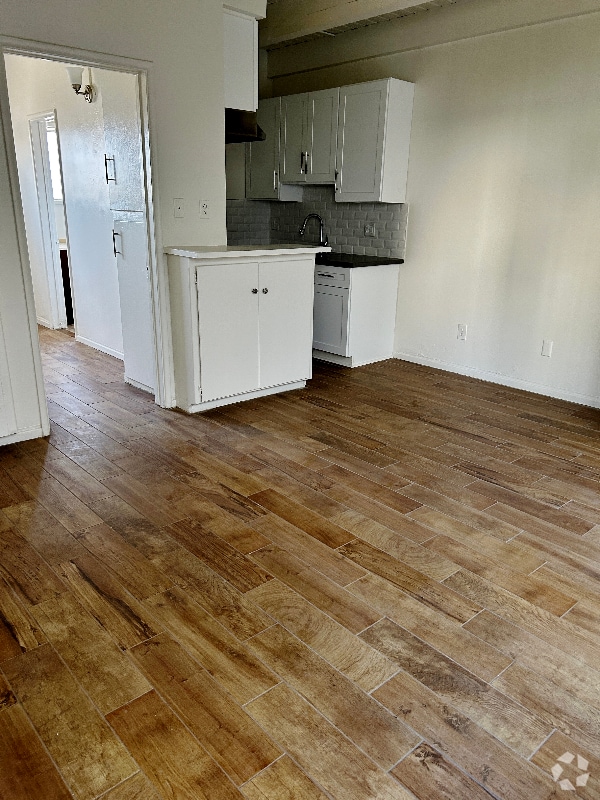 Building Photo - 1909 Beachwood Dr Rental