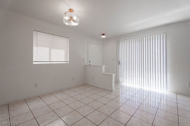 Photo - 2095 Betty Davis St