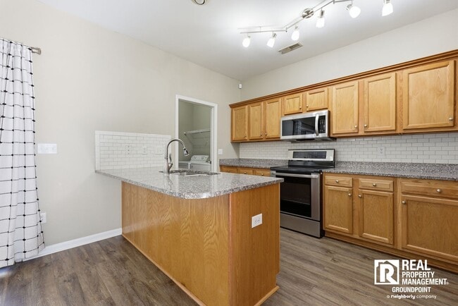 Photo - 3 Bedroom End Unit Townhome Near Dorchester and Ladson Road