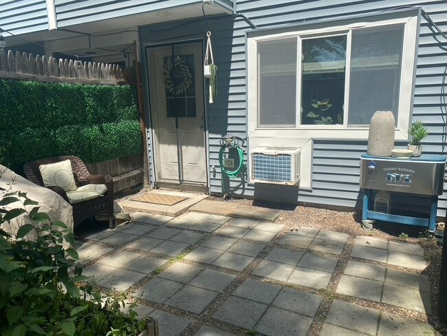 Building Photo - 151 Erie St