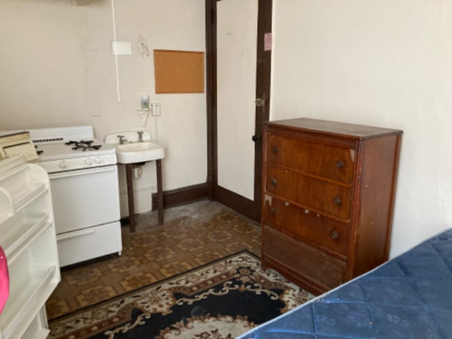 Photo - 3500 W Kilbourn Ave