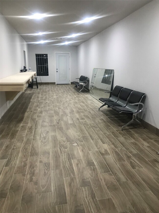 Photo - 7424 Lindencrest St