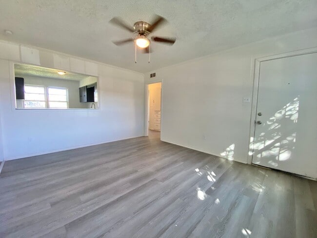 Photo - New remodeled 3 bed 1 bath available now