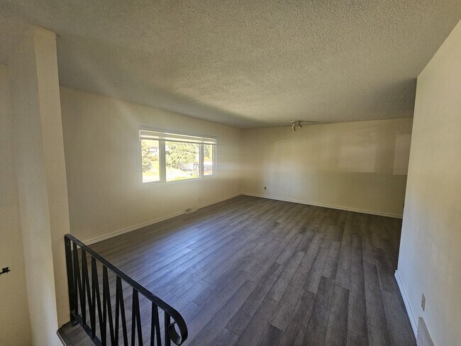 Photo - 5003 Brisebois Dr NW