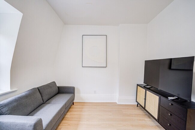 Photo - 526 Richmond St E Unit SI ID1513124P