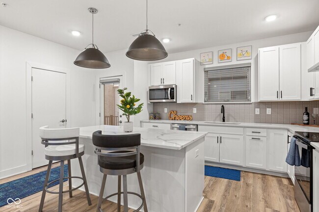 Photo - 727 N Illinois St Unit 204