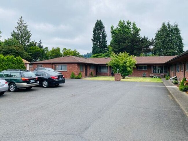 Building Photo - Mid Century Cool in SE Pdx Unit 7037