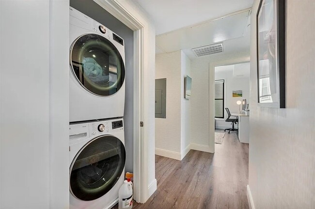 Photo - 765 E 3rd St Unidad 201