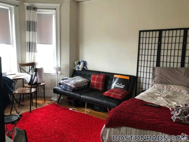 Building Photo - 1179 Boylston St Unit 5 Rental