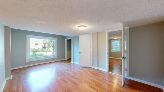 Building Photo - Clark/W.44 area: updated 3 bedroom/1 bath single family house.