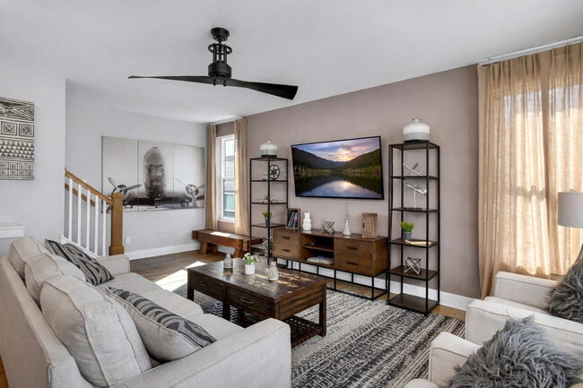 Building Photo - 1720 14th Ave S