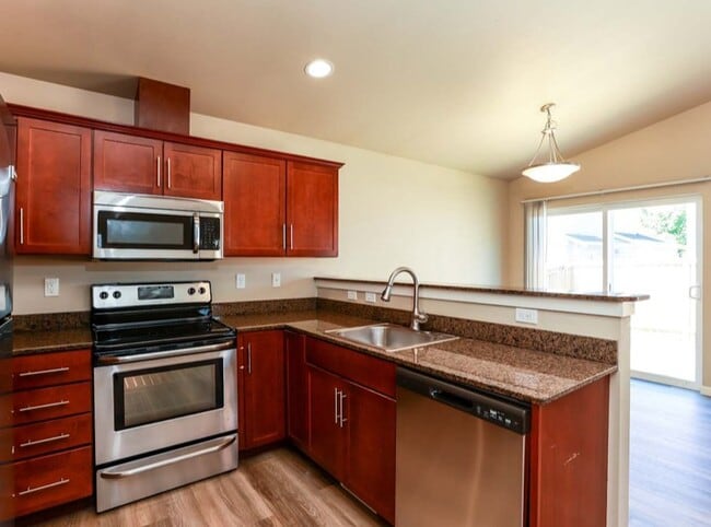 Photo - 817 N Broadview Blvd