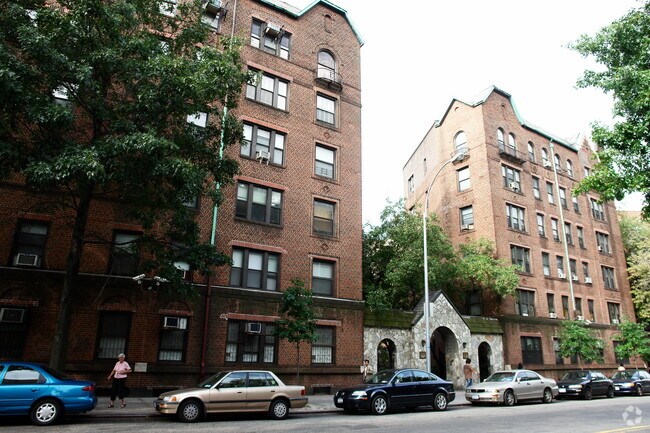 Photo - Yorkshire Gardens Condominiums