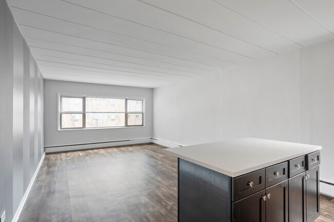 Photo - 6007 N Kenmore Ave