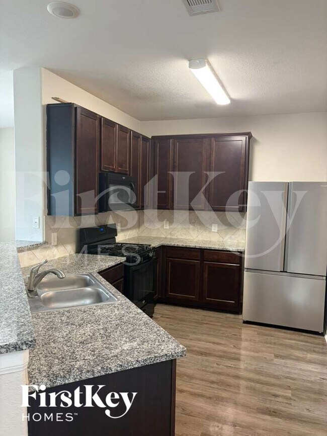 Photo - 15141 Meadow Glen S