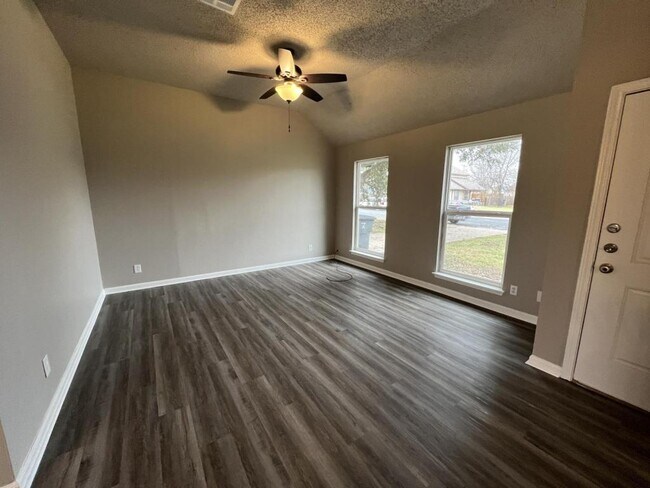 Photo - 2111 Caprice Dr