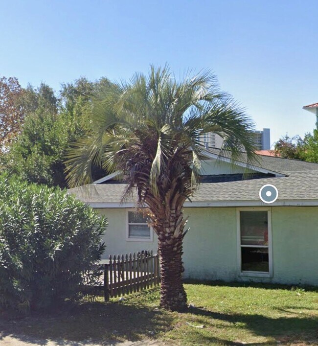 Building Photo - San Vincente Unit A