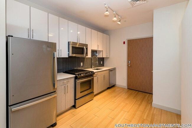 Photo - 320 D St Unidad 104