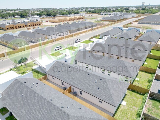 Photo - 2004 E 1st St Unit 4