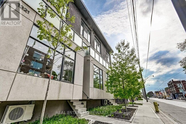 Photo - 1321 Gerrard St E