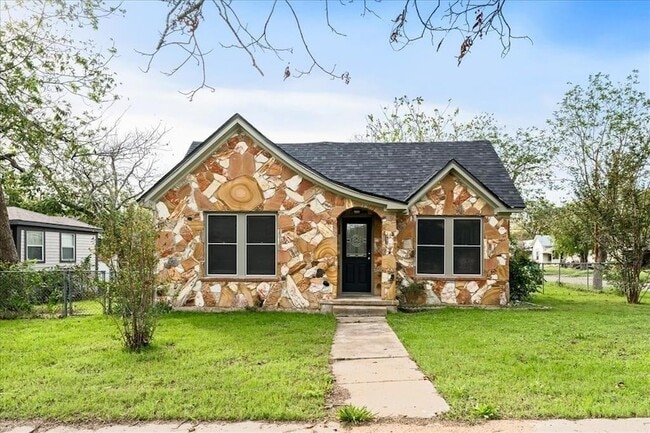 Photo - 419 N Doak St
