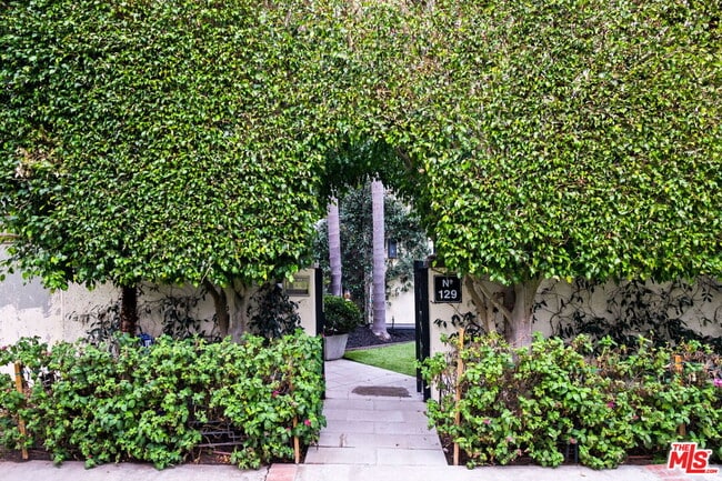 Photo - 129 Outrigger Mall