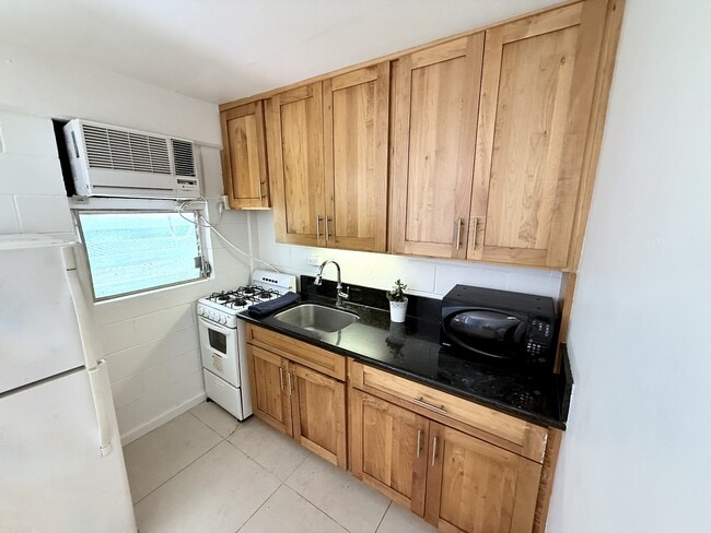 Photo - 235 Lili?uokalani Ave