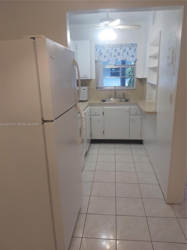 Building Photo - 1300 N 17th Ave Unit 102