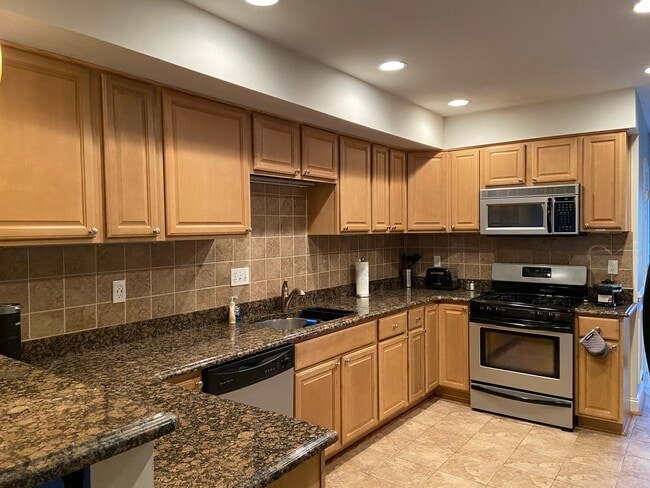 Fully Equipped Kitchen - 1164 Nanticoke St