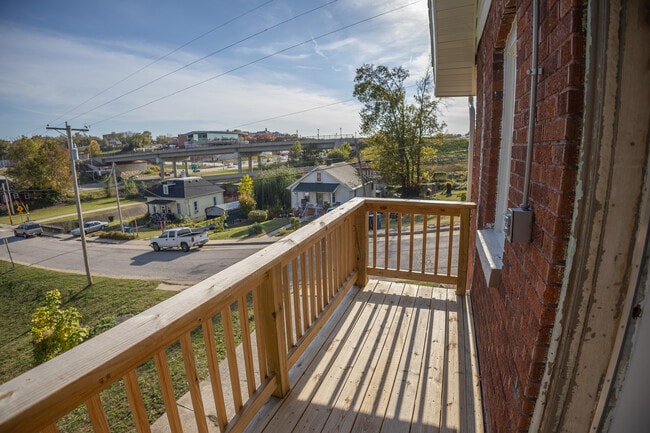 Photo - 421 Marshall St