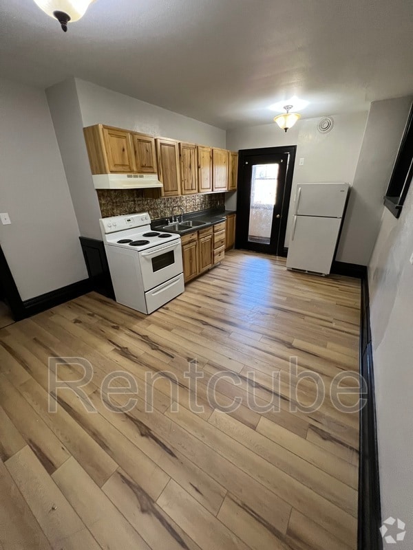 Building Photo - 247 W 11th St Unit apt 11