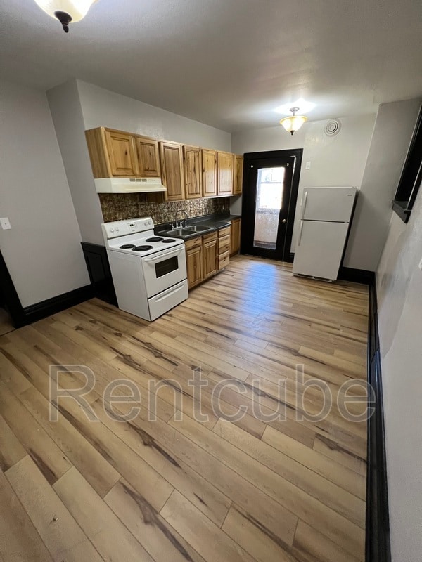 Photo - 247 W 11th St Unit apt 11