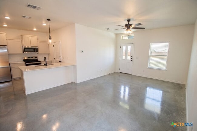 114 Leon Ln