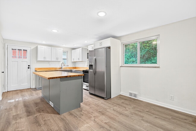 Photo - 83 Cedar Ave