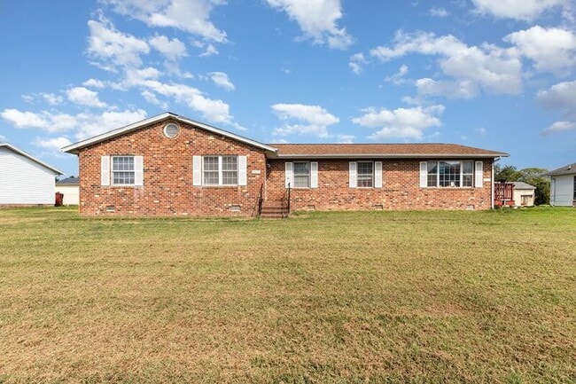 Building Photo - 1929 Sierra Dr Rental