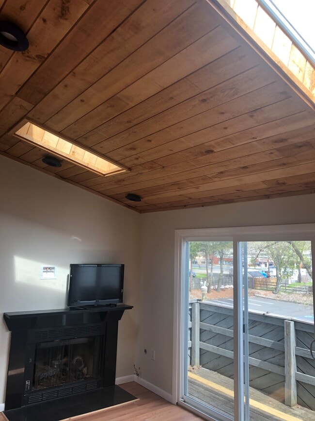 Photo - 311 Racebrook Rd Unidad The Alfred Bldg. - 2nd Fl