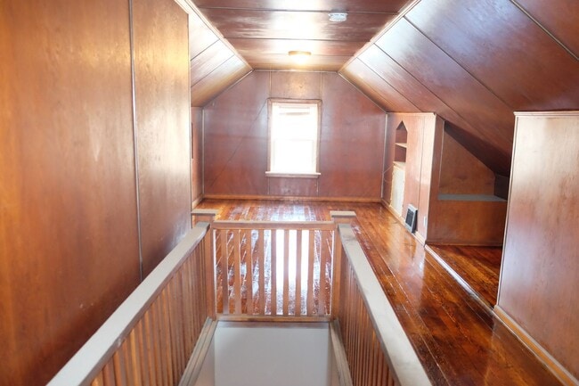 Photo - BEAUTIFUL HOME WITH 2 CAR GARAGE LOCATED IN QUIET NEIGHBORHOOD!