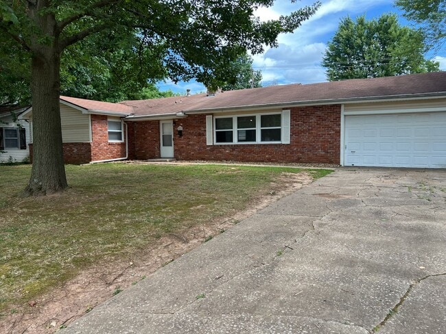 Building Photo - Newly Remodeled Home – Conveniently Located!