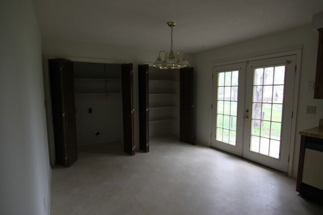 Photo - 4 Bedroom Pet Friendly Home For Rent Near Post!