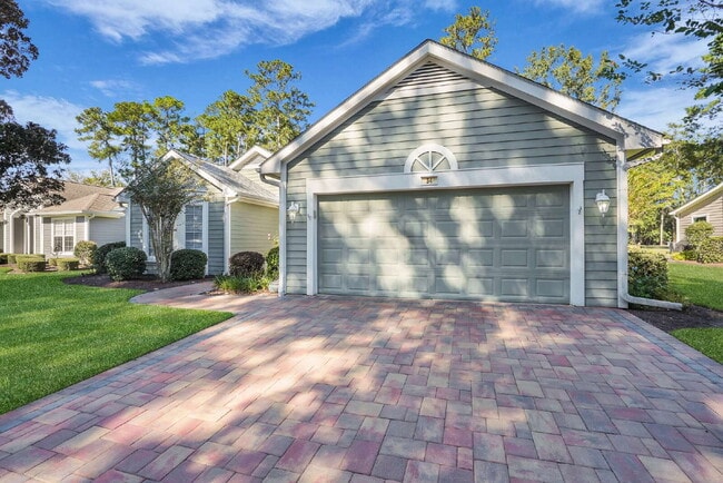 Photo - 34 Coburn Dr E