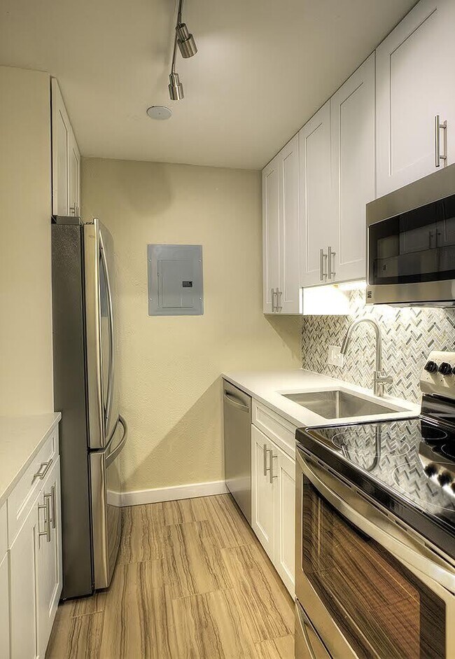 Photo - 2 Bed 1 Bath Top Floor Corner Unit Condo