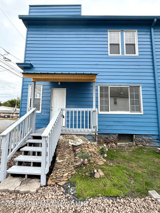 Building Photo - 44 Cleveland St Rental