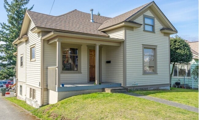 Photo - 6 bedroom, 3 bath near Downtown Bellingham!
