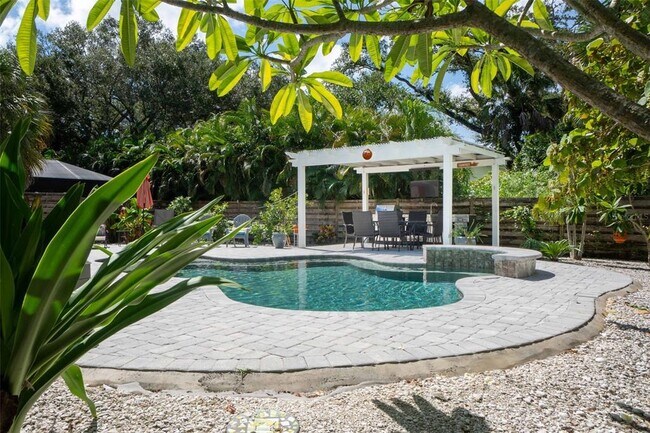 Photo - 680-641 41st St