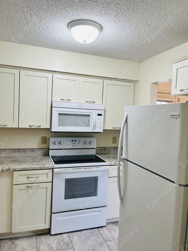 Photo - 758 Fox Ridge Dr