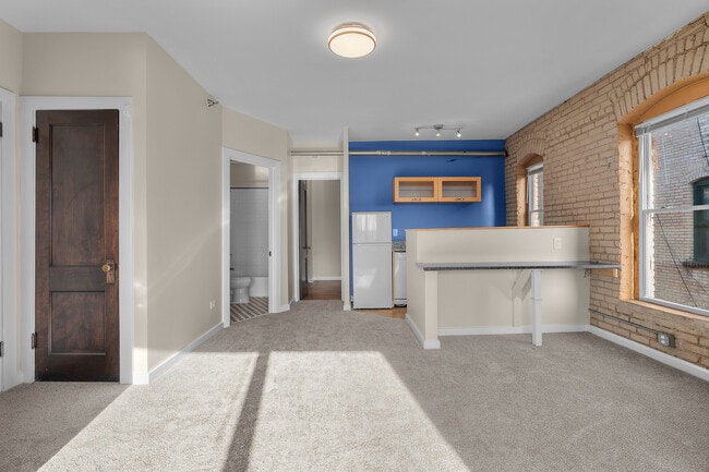 Photo - 606 E 15th St Unidad 32