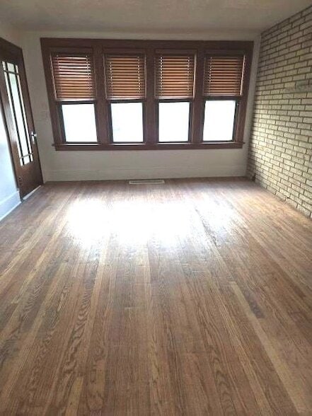 Photo - 15210 S State St