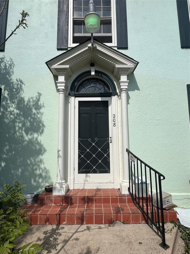 Photo - 208 E 31st St